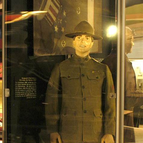 Soldiers wore breeches that tapered below the knee to be tucked into puttees or leggings. These were made of wool and closely resembled those used in cavalry uniforms.